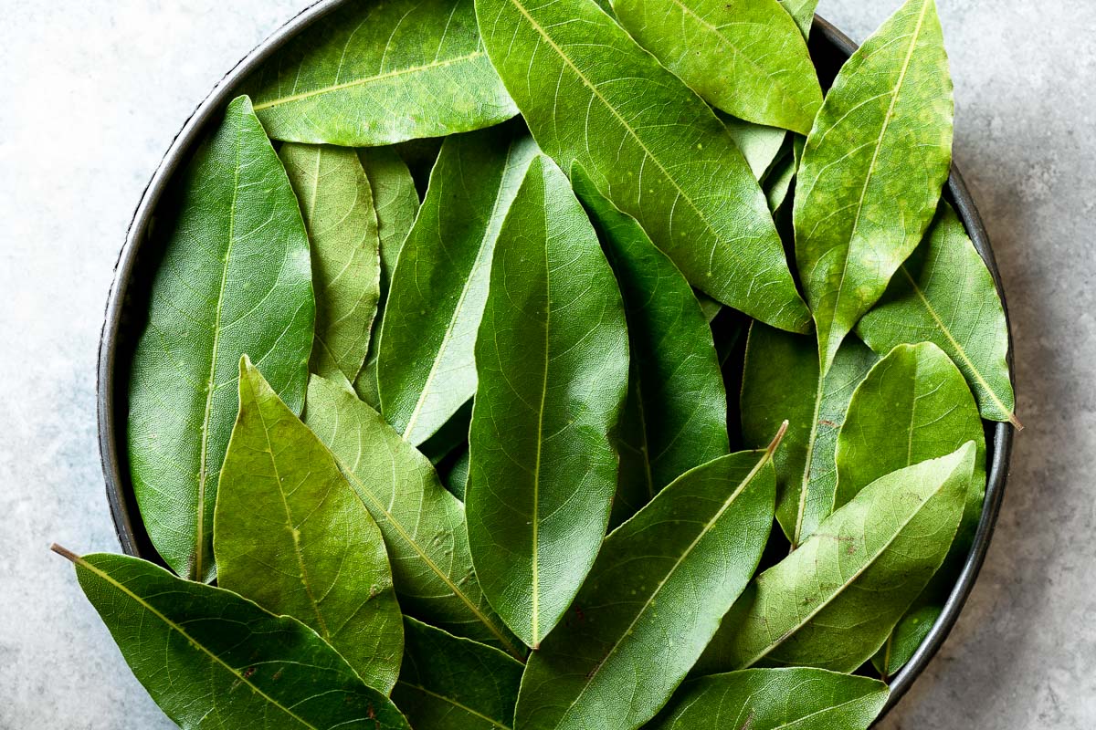 The Best Alternatives to Bay Leaves for Your Recipes